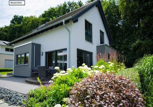 Einfamilienhaus_Rückansicht_Musterfoto