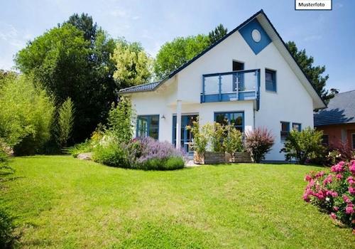 Einfamilienhaus_Rückansicht_1_Musterfoto