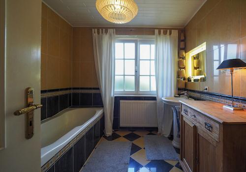 Badezimmer im Erdgeschoss