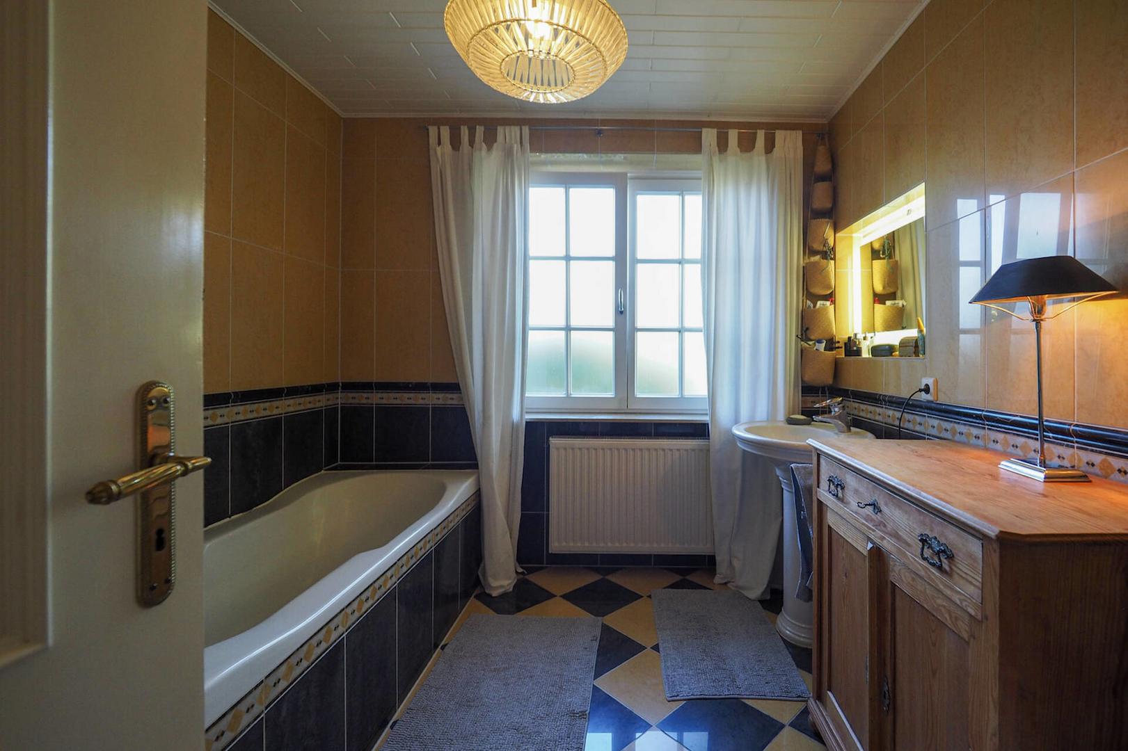 Badezimmer im Erdgeschoss