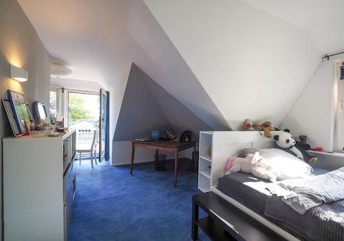 Zimmer 2 mit Balkonzugang
