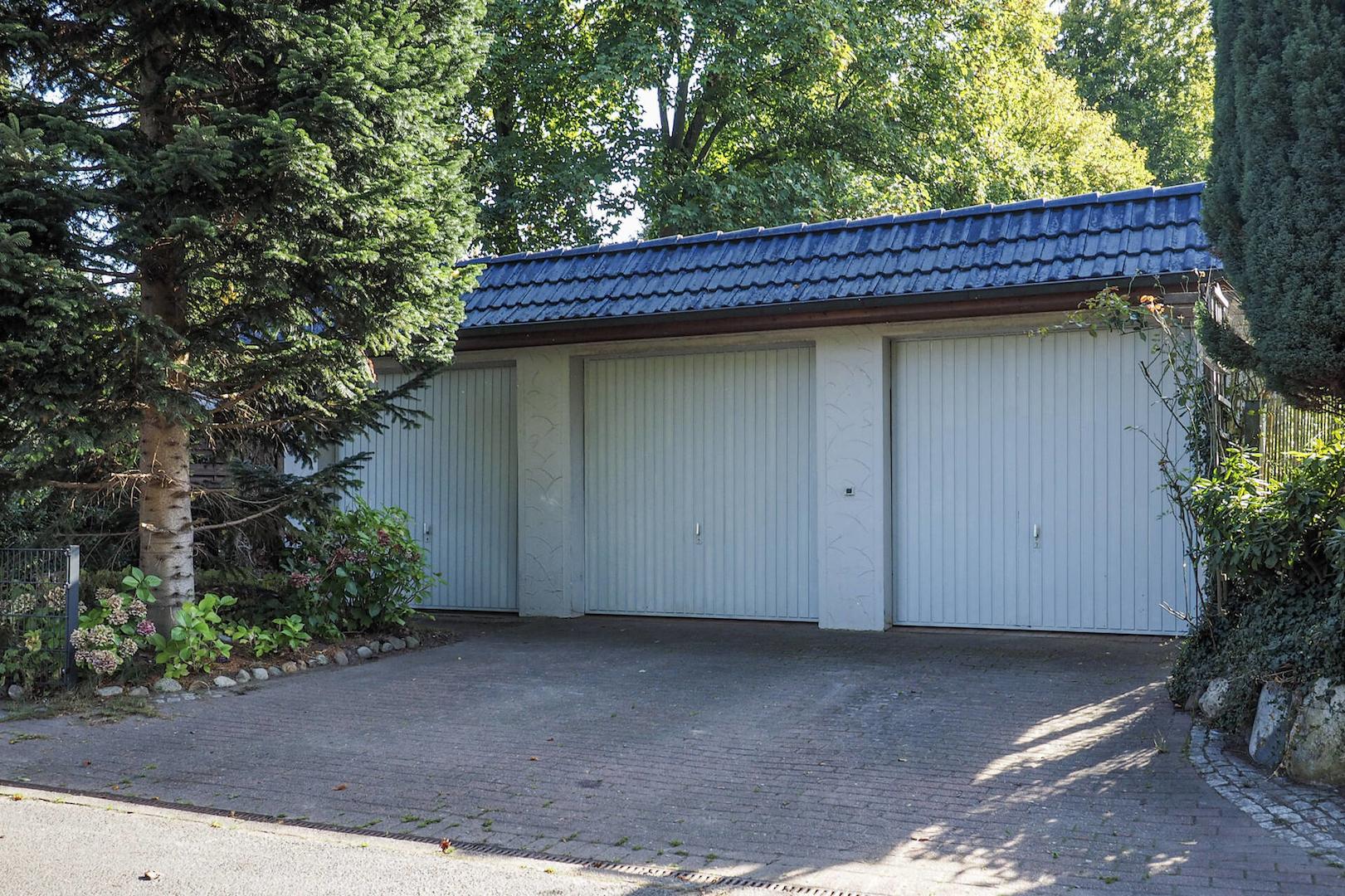 Garagen und Stellplätze