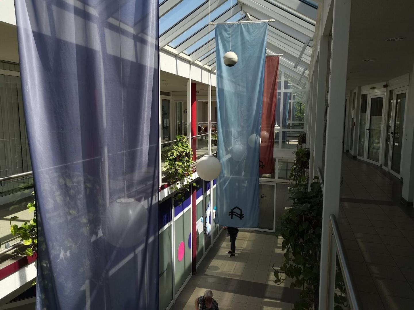 Gallerie und Zugang zu den Praxen  