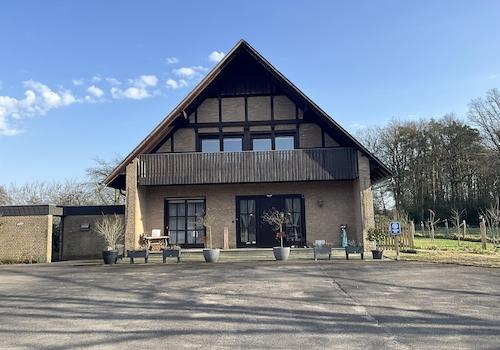 Hausansicht OG Woh.Südbalkon