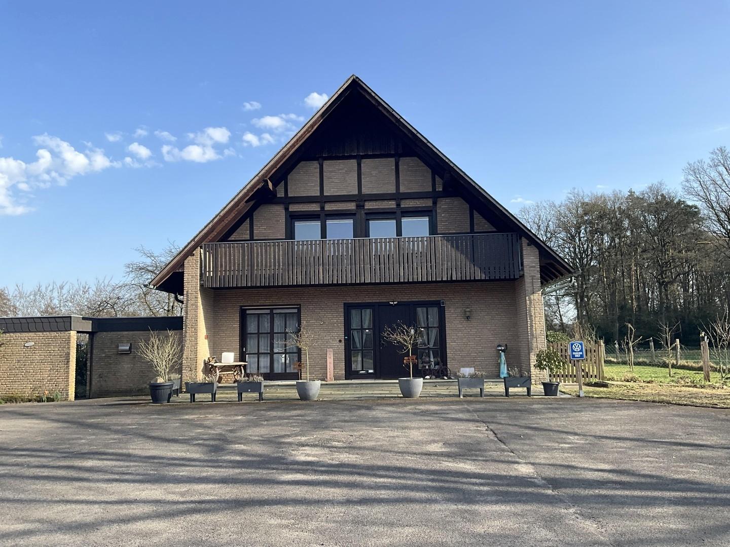 Hausansicht OG Woh.Südbalkon