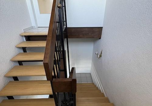  Treppenhaus Eingangstür