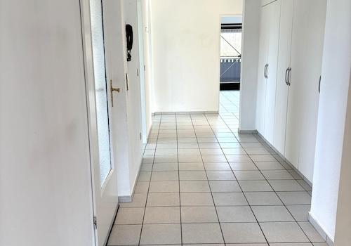 Heller Flur zu den Zimmern