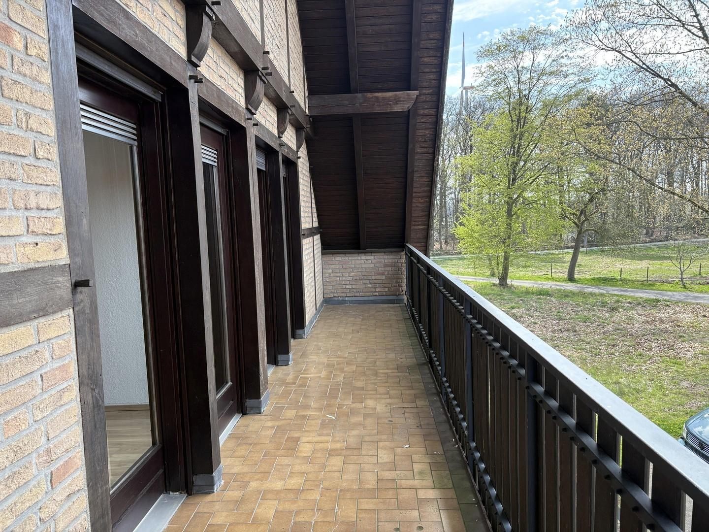 Balkonansicht zur Hofeinfahrt