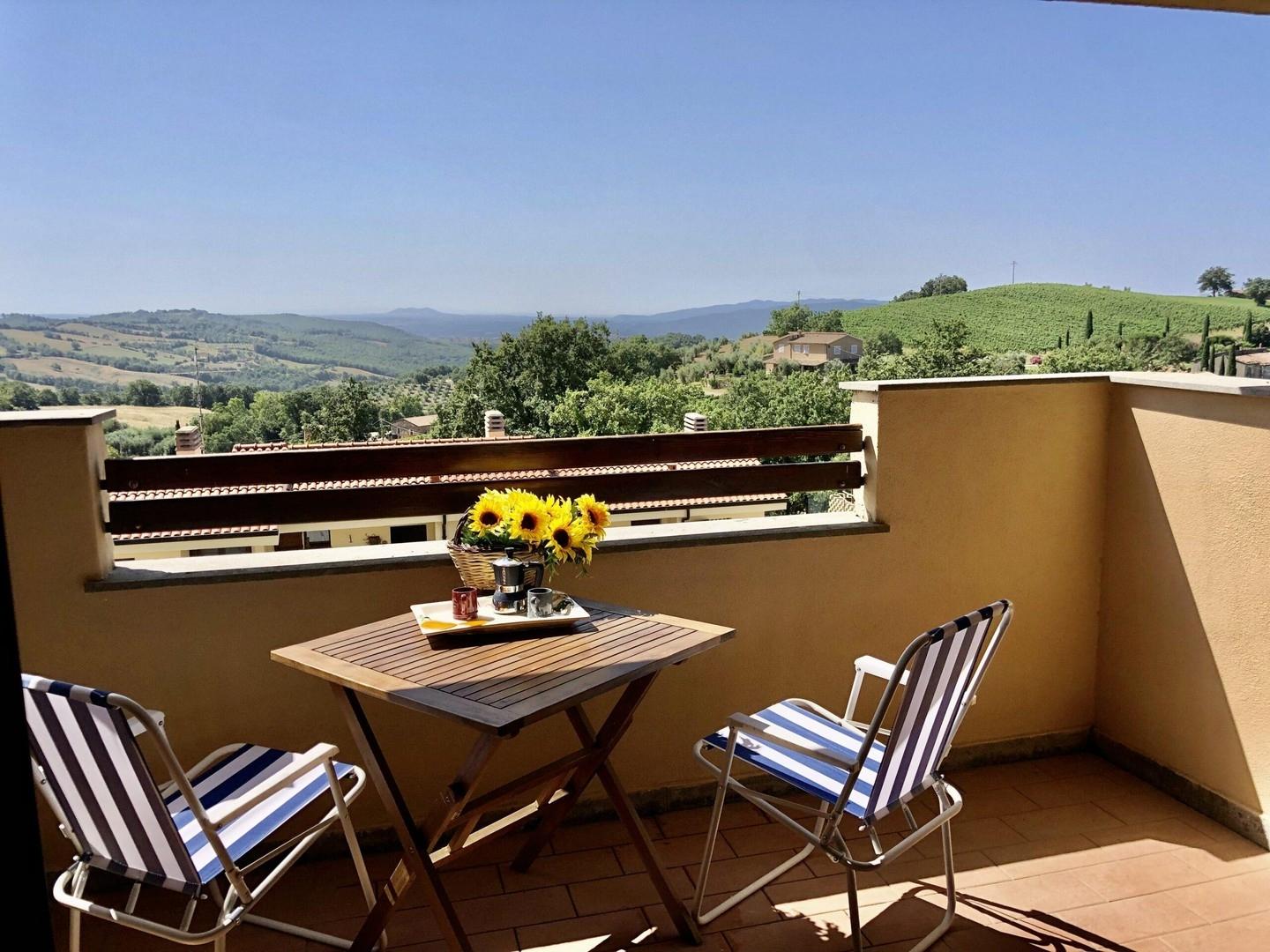 Balkon mit Frühstücksplatz