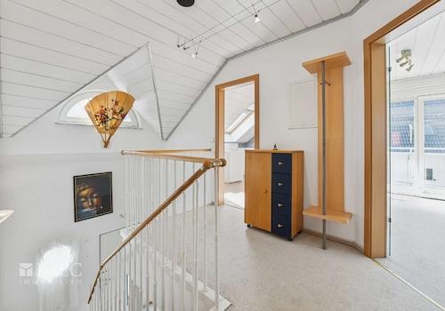 Freundlicher Flur DG