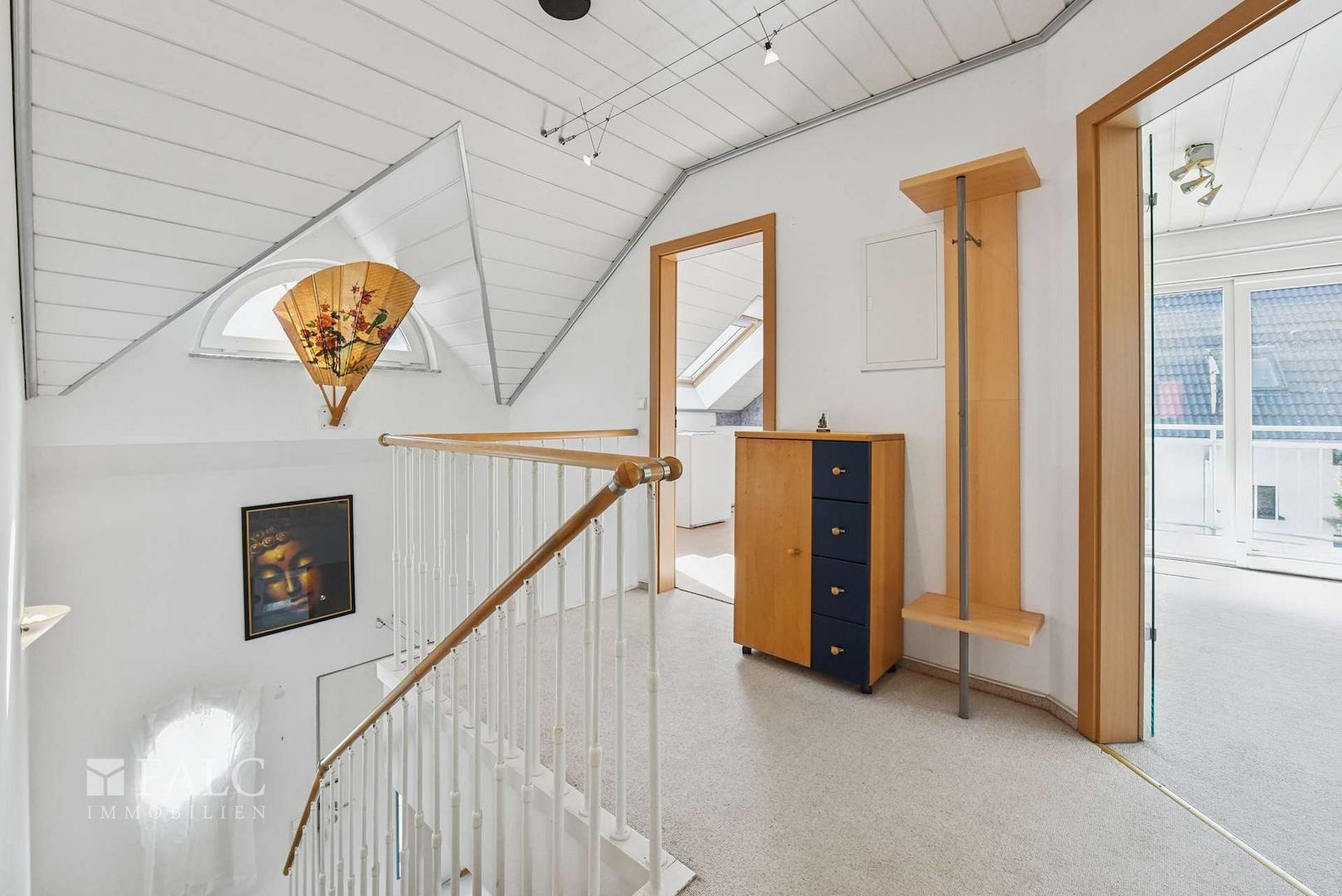 Freundlicher Flur DG