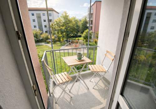 ruhiger Balkon in den Garten