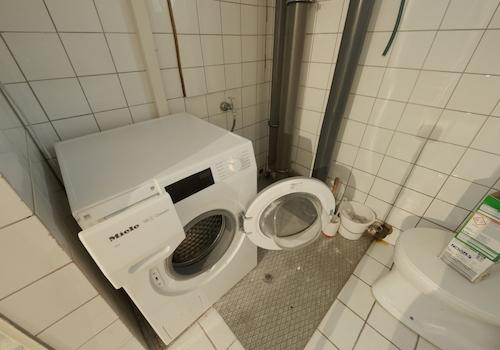 WC mit Waschmaschinenanschluss UG