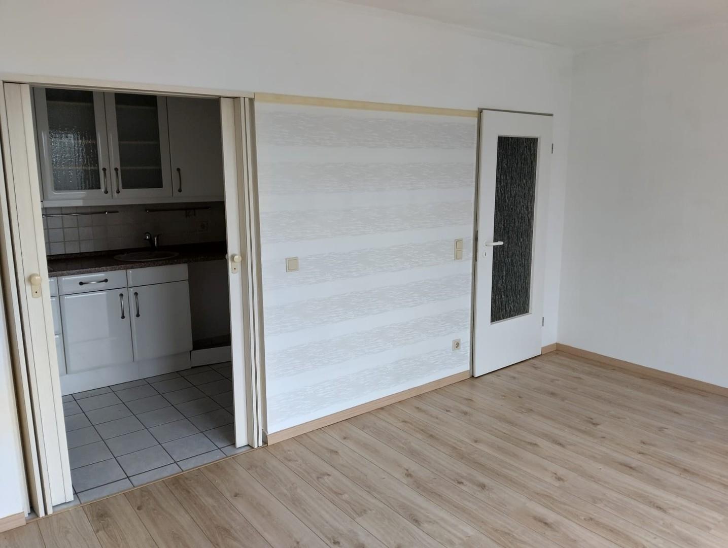 Wohnzimmer mit Blick in die Kü