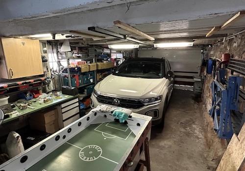 Große Garage im Haus