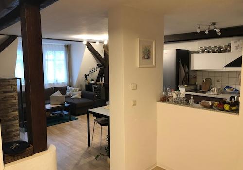 Wohn-Kochbereich mit Einbauküche (VB)