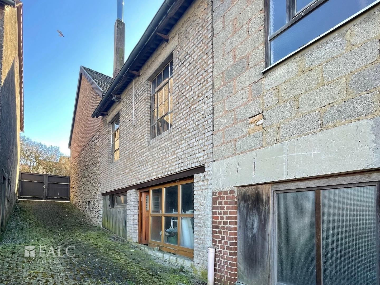 Zufahrt Halle