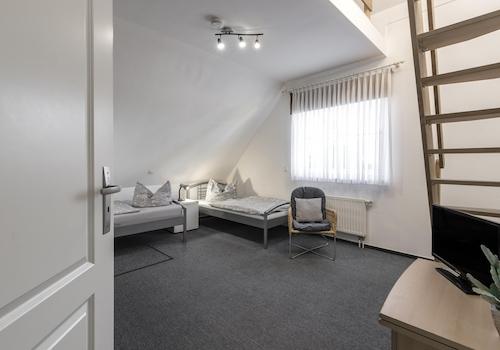 1.Schlafzimmer Aufgang zum DG