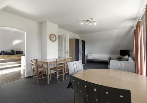 Wohnzimmer direkt zum Balkon