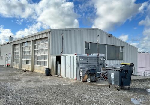 Bürogebäude + Werkstatt