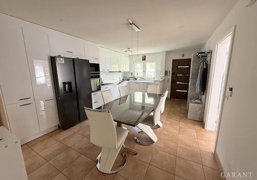 Küche mit Essbereich