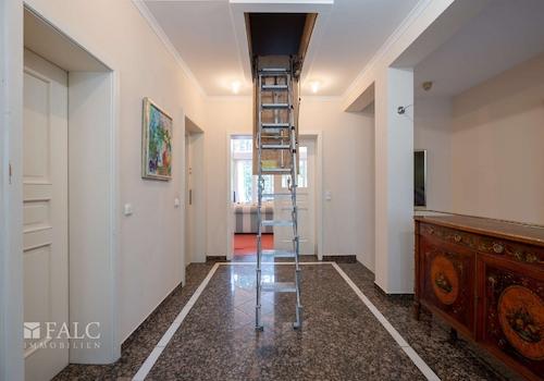 Leiter zum Dachboden