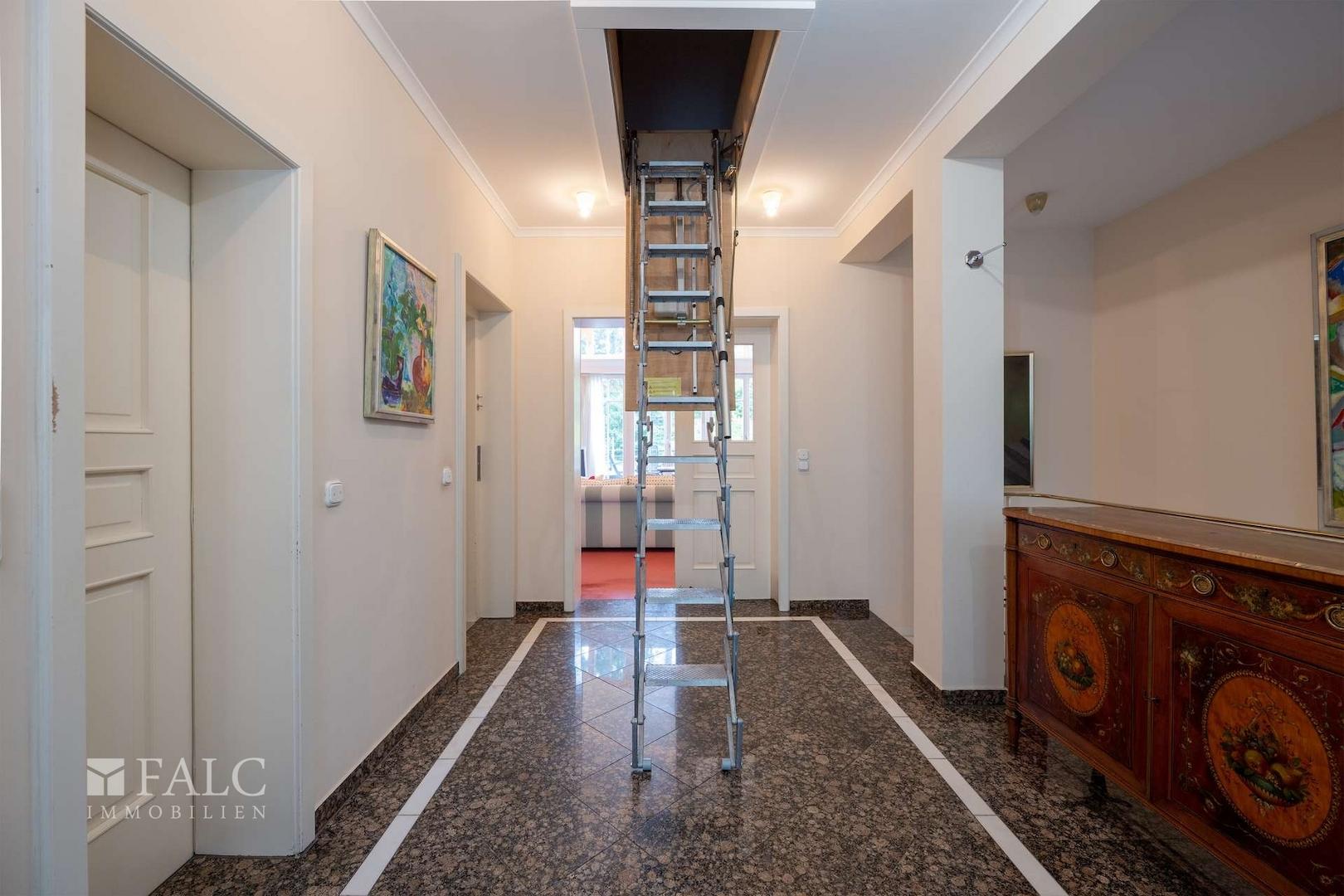 Leiter zum Dachboden