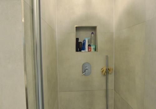 Dusche mit Nische