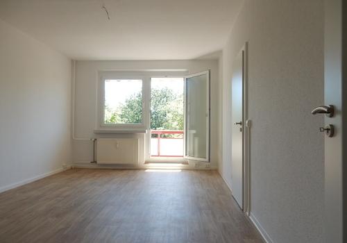 Wohnzimmer mit Balkon Beispiel
