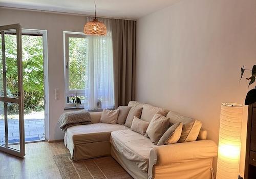 Wohnzimmer mit Ausklappcouch