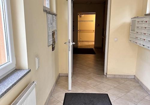 Hausflur, automatische Türen