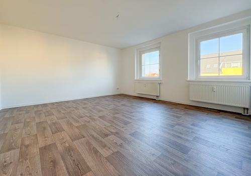 Wohnzimmer_Blick von Tür