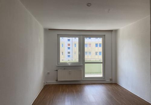 Wohnzimmer mit Balkon