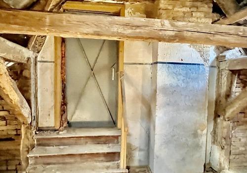 Tür zum Boden über demGemeinderaum