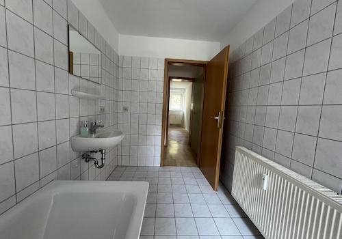 Bad mit Wanne Beispielbild