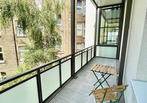 großer Westbalkon zum Innenhof