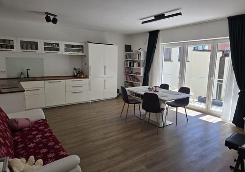 Wohnzimmer Blick auf Balkon