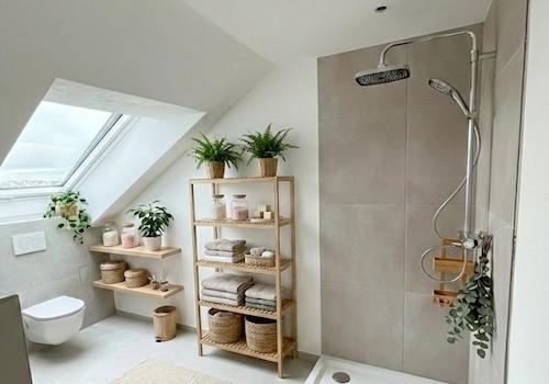 Badezimmer mit Einrichtungsbsp