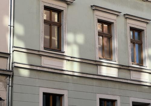 Nasenschild im Fenster