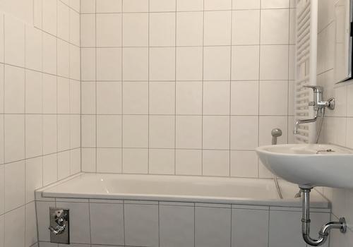 Bad mit Badewanne