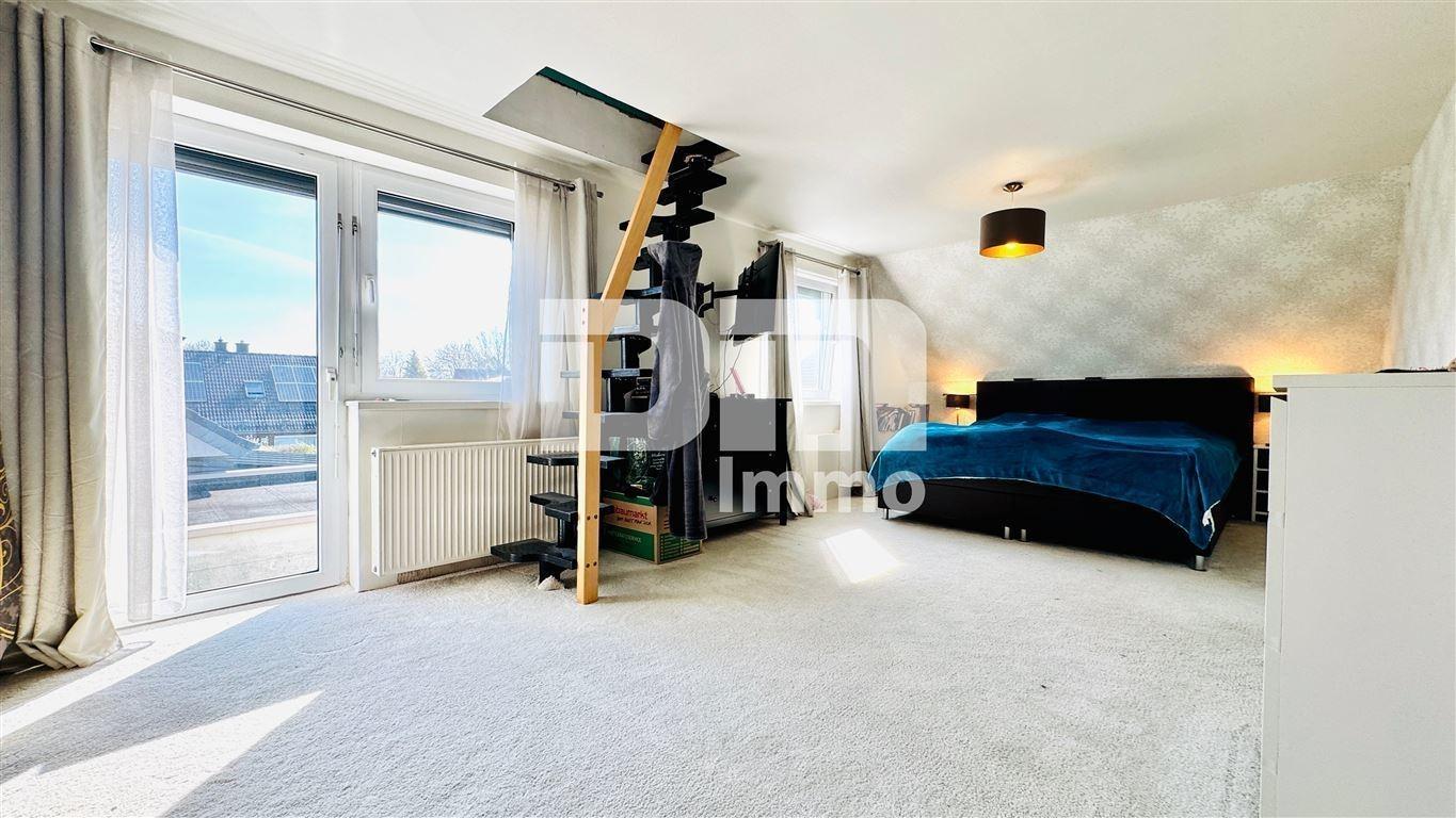 OG Wohnzimmer / Schlafzimmer  / Aufgang DG