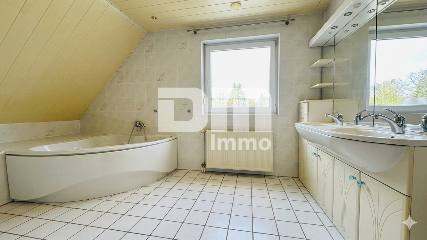 OG / DG Badezimmer Wanne / Dusche