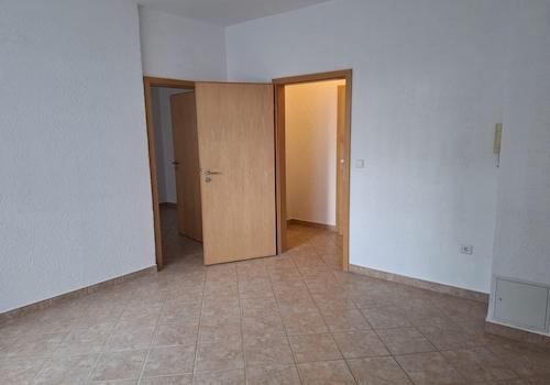 Großer Raum in EG, leer