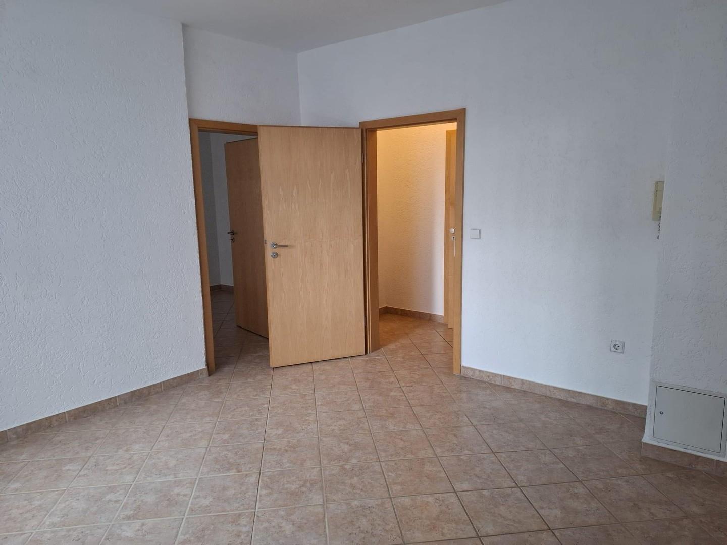 Großer Raum in EG, leer