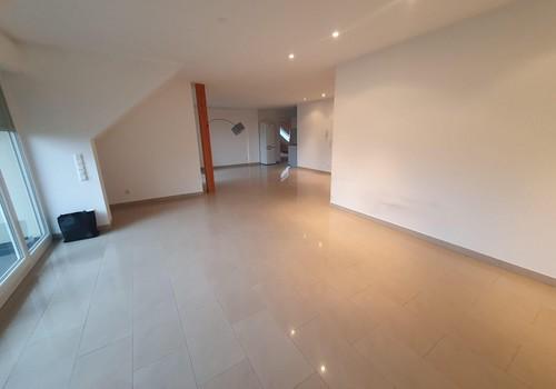 Hell, freundlich, naturnah