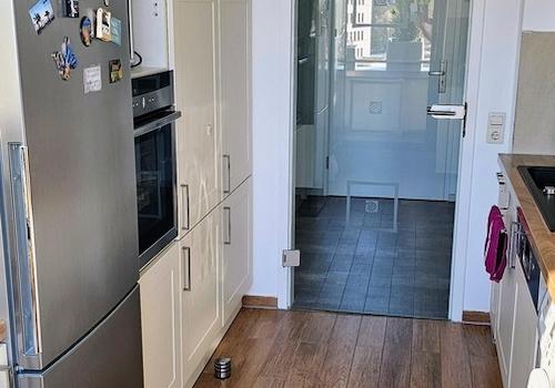 Blick vom Balkon zur Küche