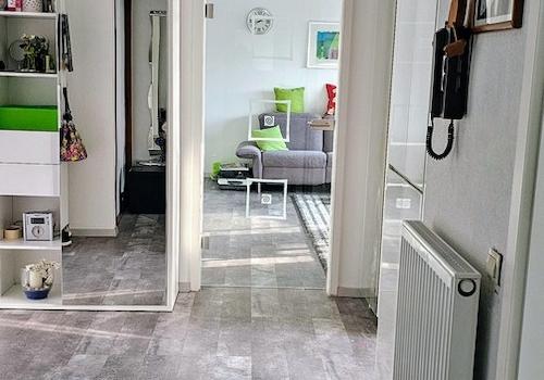 Vom Bad über Flur zum Wohnzimm