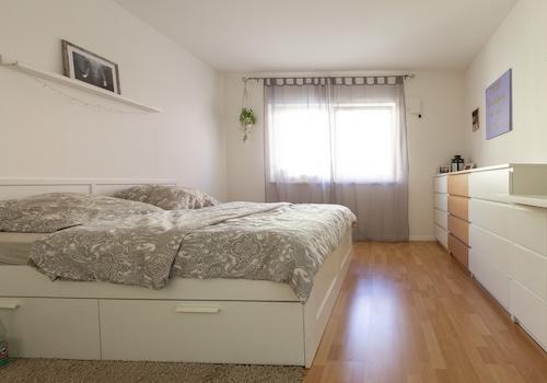 großzügiges Schlafzimmer