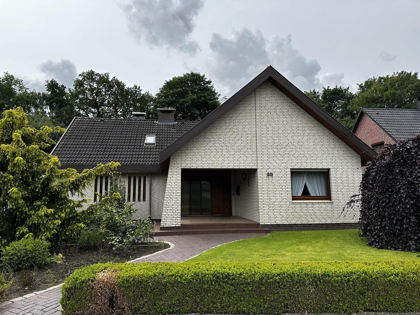 Haus von vorne Eingang
