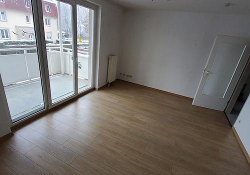 Wohnzimmer mit Balkon